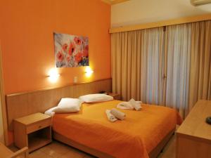 a hotel room with two towels on a bed at Possidon in Agia Marina Aegina