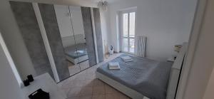 a bedroom with a bed and a shower and a mirror at casArona in Arona