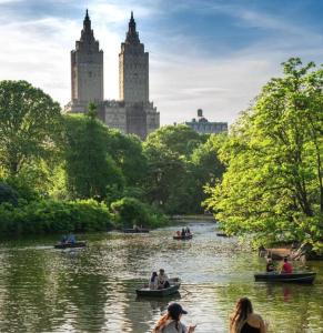 people in boats on a river in a city at Lavish Columbus Circle Manhattan Apartment by Central Park & Times Square ADULTS ONLY in New York