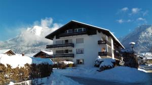 En generel udsigt til bjerge eller udsigt til bjerge taget fra lejligheden