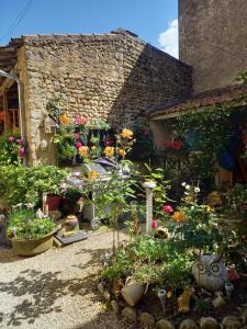 a garden with flowers and plants in front of a building at le Chalet in Saint-Loup-sur-Thouet +6 photos