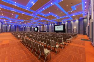 an empty hall with chairs and a projection screen at Riu Plaza Guadalajara in Guadalajara +77 photos
