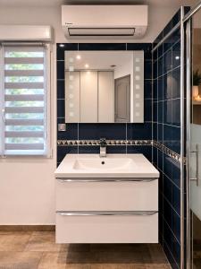 a bathroom with a white sink and a mirror at Au lit de Vin in Saint-Sulpice-de-Faleyrens +13 photos