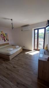 a bedroom with two beds and a large window at Appartamento da Zia Maria in Monterosso