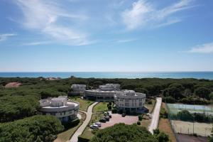 an aerial view of a building next to the ocean at CSA Hotel Beach & Park in Marina di Bibbona