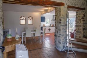 a kitchen and living room with a table and chairs at Pyrénées Mon Amour in Felluns