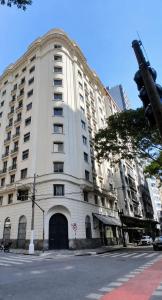 a large white building on the corner of a street at Moov Hotel São Paulo in São Paulo