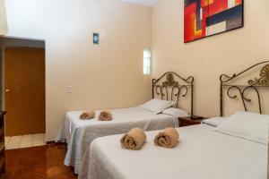 a room with two beds with towels on them at BUNGALOWS ANDREA in Tepoztlán
