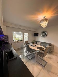 a living room with a table and a couch at Elite Apartaments in Curtea de Argeş