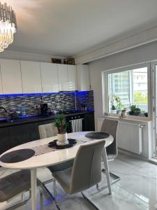 a kitchen and dining room with a table and chairs at Elite Apartaments in Curtea de Argeş
