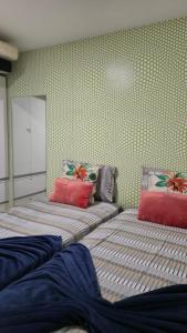 two beds sitting next to each other in a room at Aconchegante Flat em condomínio na beira mar de Muro Alto - Malawi Beach Resort in Porto De Galinhas +52 photos