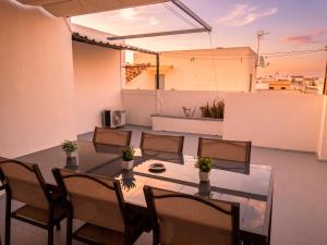 a dining room table and chairs on a balcony at Apartalux Aqua Magic in Barbate