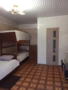 a room with two bunk beds and a door at Vintage in Kotowsk