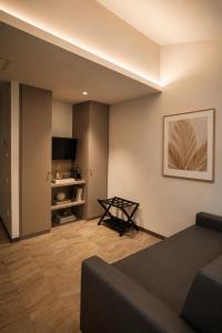 a living room with a couch and a table at Boutique Hotel Roma 30 in Trescore Balneario