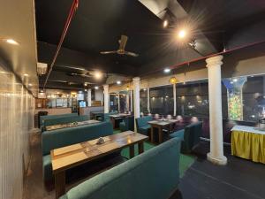 a restaurant with blue chairs and a wooden table at Hotel heritage luxeevista in Tājganj