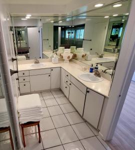 a bathroom with two sinks and a large mirror at Luxury Spa Townhome with Rooftop Ocean View Jacuzzi in Hermosa Beach