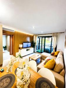 a living room with a couch and a table at Marin Beach Apartments Patacona in Valencia