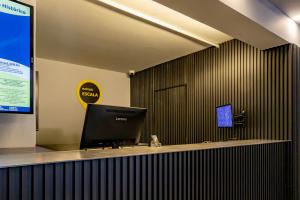 a reception desk with a computer on top of it at Hotel Escala Centro Histórico in Mexico City