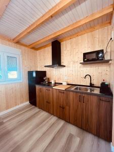 a kitchen with a sink and a microwave at Casa Ana & Spa in Conil de la Frontera
