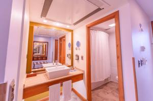 a bathroom with a sink and a mirror at Wyndham Puerto Varas Pettra in Puerto Varas