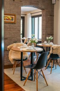 a dining room with tables and chairs with sheep chairs at Malbec Casa Hotel in Bento Gonçalves
