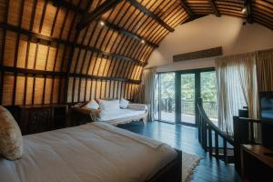 a bedroom with a bed and a couch in a room at 4 Elements - Contadora Island in Contadora +115 photos