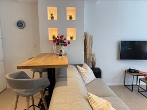 a living room with a couch and a table at Beach House Rodine - free parking & bikes in Scheveningen