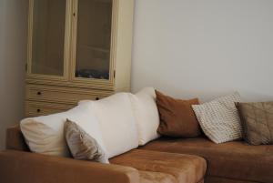 a couch with pillows on it in a living room at MainApartment 1A in Margetshöchheim