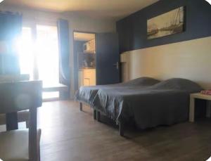 a bedroom with a bed and a window at Studio village 9 in Arles