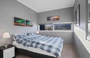 a bedroom with a bed and two windows at Modern apartment with amazing location in Hol