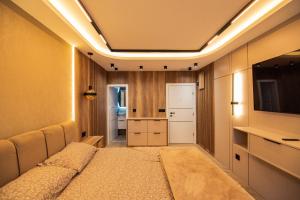 a bedroom with a bed in a room at AMD LUX apartman in Bijeljina
