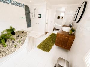 a bathroom with a tub and a sink and a toilet at Hotel Casa Madero in Envigado +73 photos