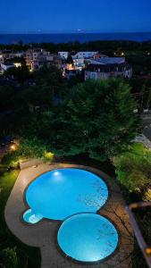 Piscina a Glory Two-Bedroom Apartment-Saint Constantine and Helena o a prop
