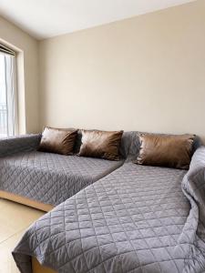 Llit o llits en una habitació de Glory Two-Bedroom Apartment-Saint Constantine and Helena