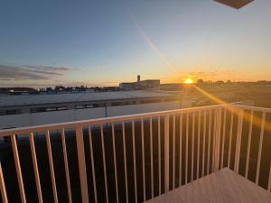 a view of the sunset from the balcony of a building at Kaszmirowy Apartament in Mrągowo