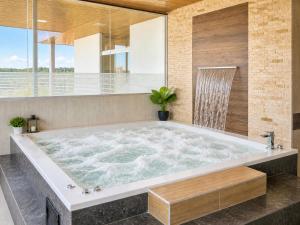 a large bath tub in a bathroom at Tarija Premium Stay Apartamento Premium in Tarija +28 photos