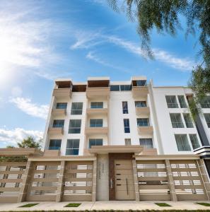 a large white building with a garage at Tarija Premium Stay Apartamento Premium in Tarija