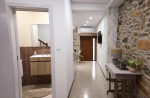a bathroom with a sink and a mirror in a room at Casa da Goreti in Armamar