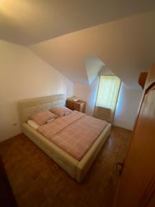 a bedroom with a bed in a attic at Estrada Cazin in Ostrožac