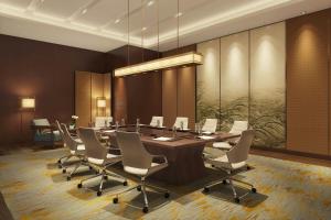 a conference room with a long table and chairs at Zhenjiang Marriott Hotel in Zhenjiang +29 photos
