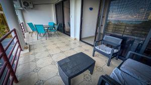 a balcony with chairs and a table on a patio at Samara Ocean View in Sámara
