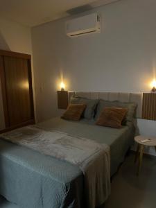 a bedroom with a bed with two pillows on it at Apartamento aconchegante em Irecê in Irecê