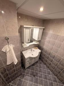 a bathroom with a sink and a mirror at Sunrise Panorama Apartment in Bŭnzareto +17 photos