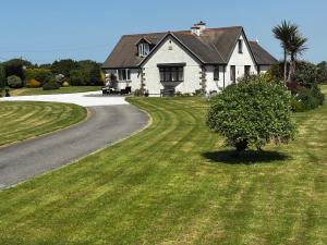a house with a road leading to a driveway at Rural Farmhouse in Poughill