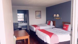 a hotel room with two beds and a desk at SPRINGWOOD HOTEL, Opelika I-85 Columbus Pkwy in Opelika +3 photos
