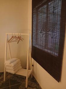 a room with a ladder and a chair and a window at Cachipay panche in Cachipay