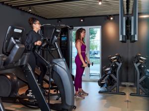 a man and a woman standing in a gym at Aparthotel Adagio Heidelberg in Heidelberg