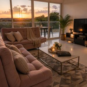 a living room with a couch and a coffee table at Morros 3 Frente al Mar - Piscinas y Jacuzzi in Cartagena de Indias