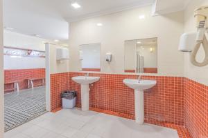 a bathroom with two sinks and a shower at Ocean View Luxury Duplex Apartment in Ovar