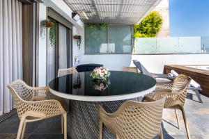 a table and chairs on a patio at מגדליה סוויט - סויטה למשפחות עם בריכת זרמים וגקוזי פרטיים in Migdal